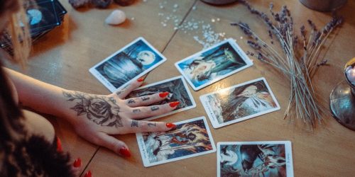 Tarot cards from Alina Vilchenko via pexels