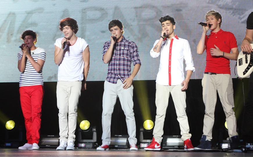 One Direction performs live.