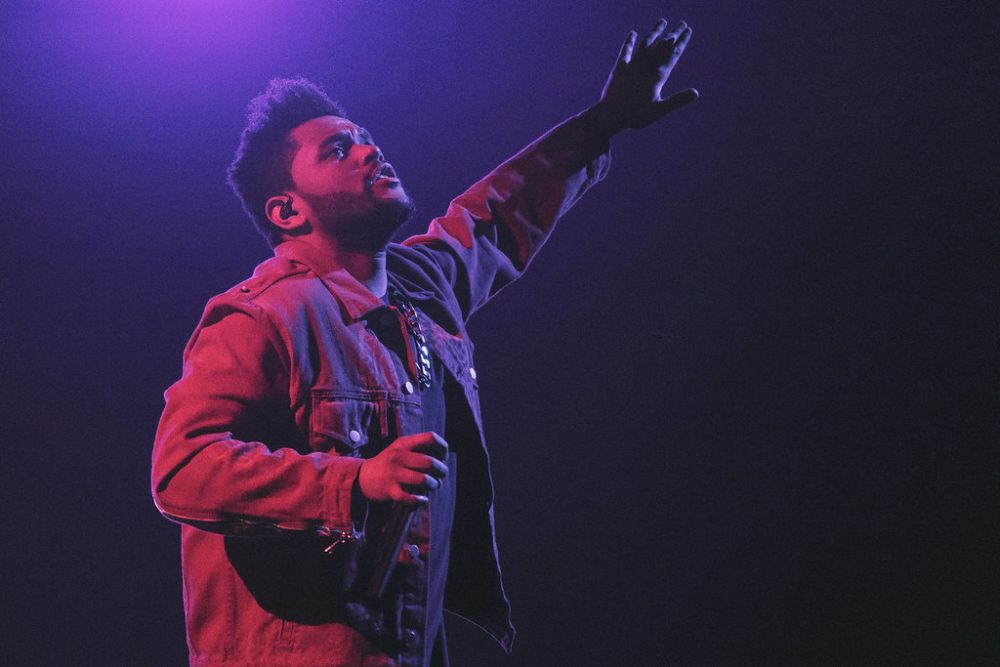 The Weeknd preforms at a show!